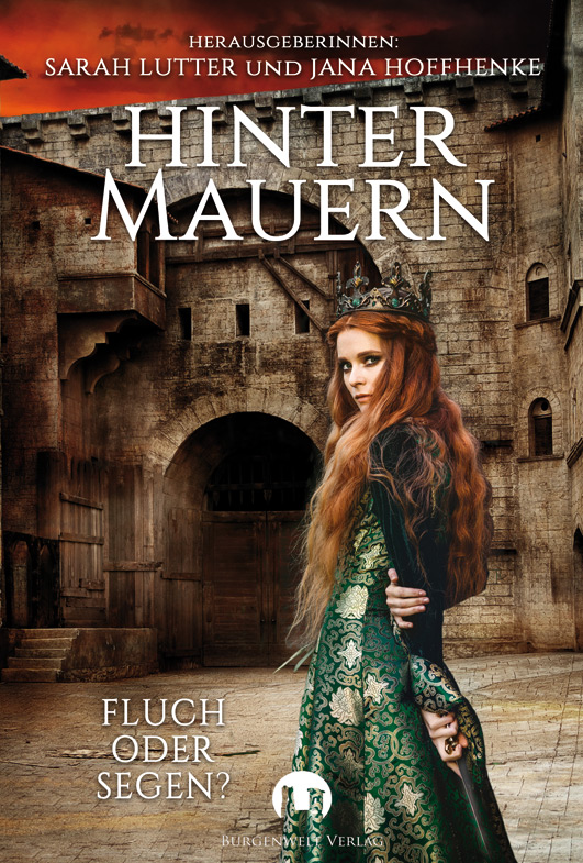 Das Cover von "Hinter Mauern" zeigt eine Frau in einem grünen Gewand mit hüftlangen, lockigen roten Haaren. Sie trägt eine Krone auf dem Kopf und schaut über ihre linke Schulter zum Betrachter. Im Hintergrund sind Mauern mit einem Burgtor abgebildet.